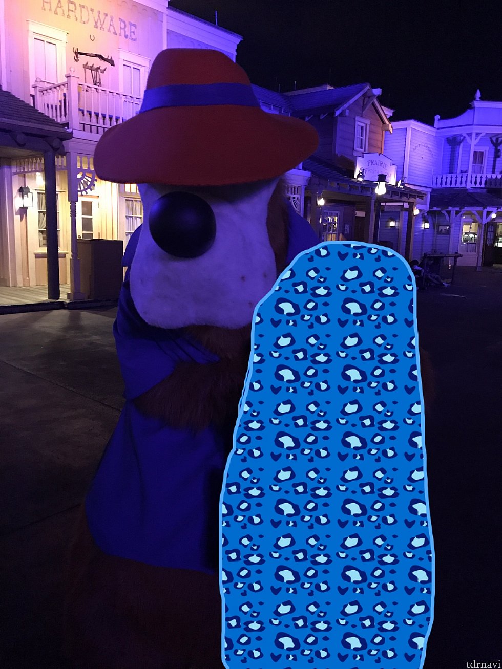 フロンティアランドで遭遇したくまどん。あたりは真っ暗です。