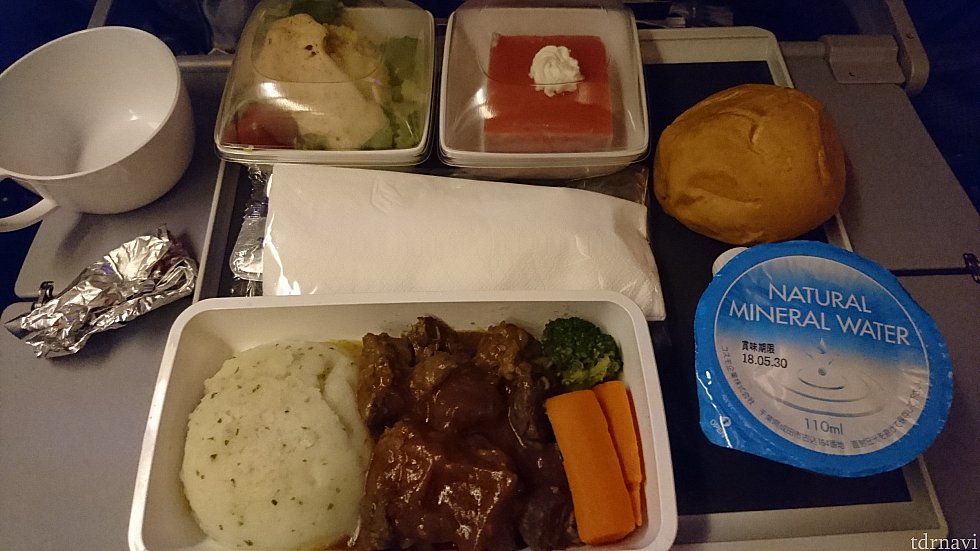 成田→ロサンゼルス
2回目機内食
ビーフグーラッシュ