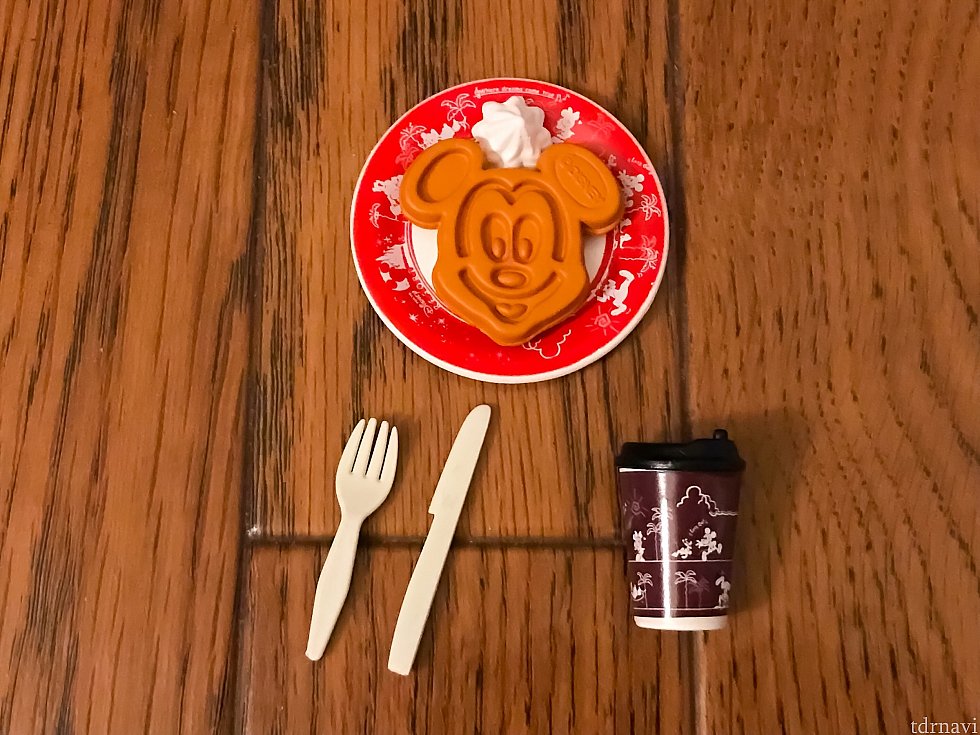 ミッキーワッフルとドリンク。