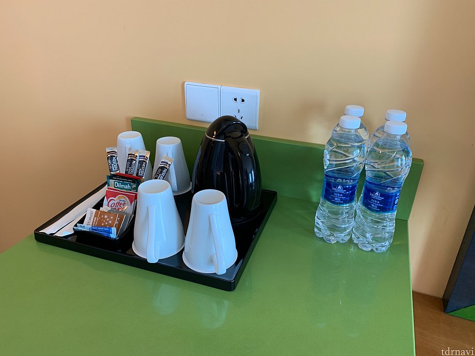電気ケトルがあります。
お水ももらえます。