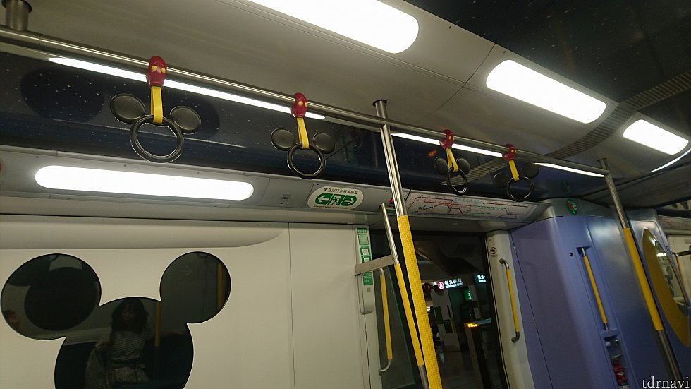 サニーベイ~ディズニーランド駅のみこのリゾートラインの車輌です。