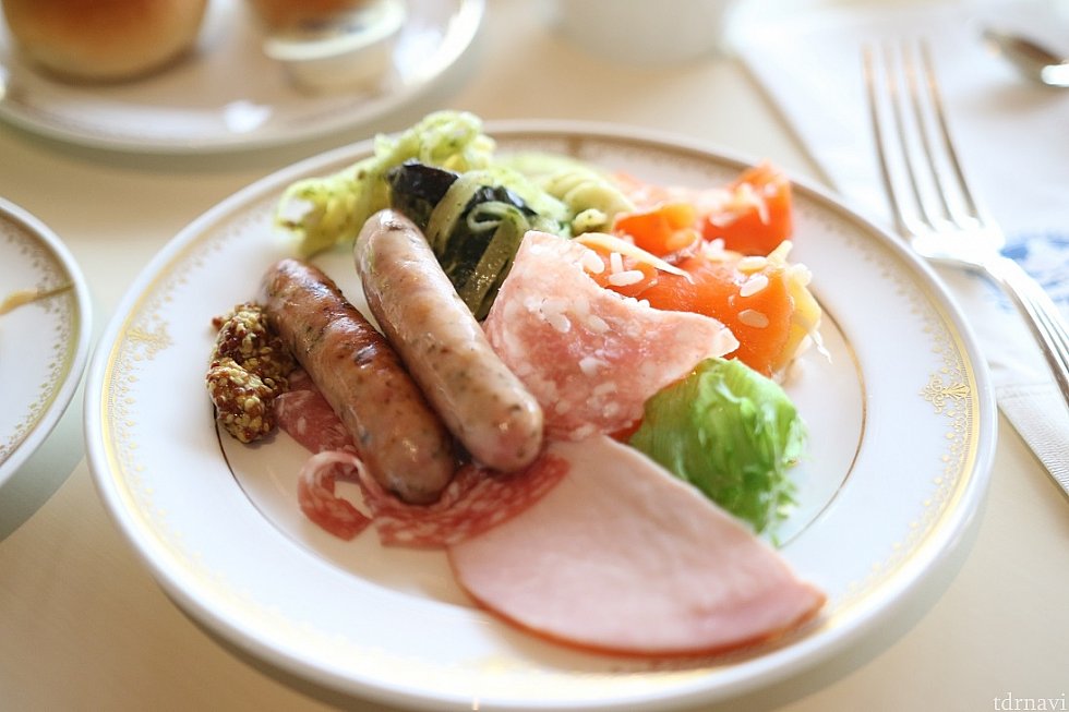 ソーセージの類は食べると気持ちも元気になる様な気がします!朝はやはり好きな物を食べて1日を過ごしたいですね♪