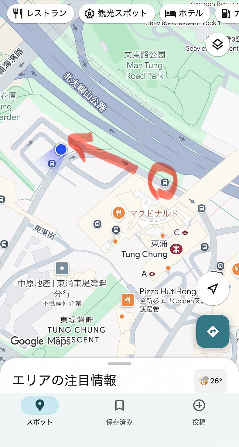 Google Mapで検索すると赤丸の場所が出ますが、ここは喫煙所があり、2番目のバス停なのでオススメしません。青丸の、場所が始発バス停なのでそちらにいきましょう！