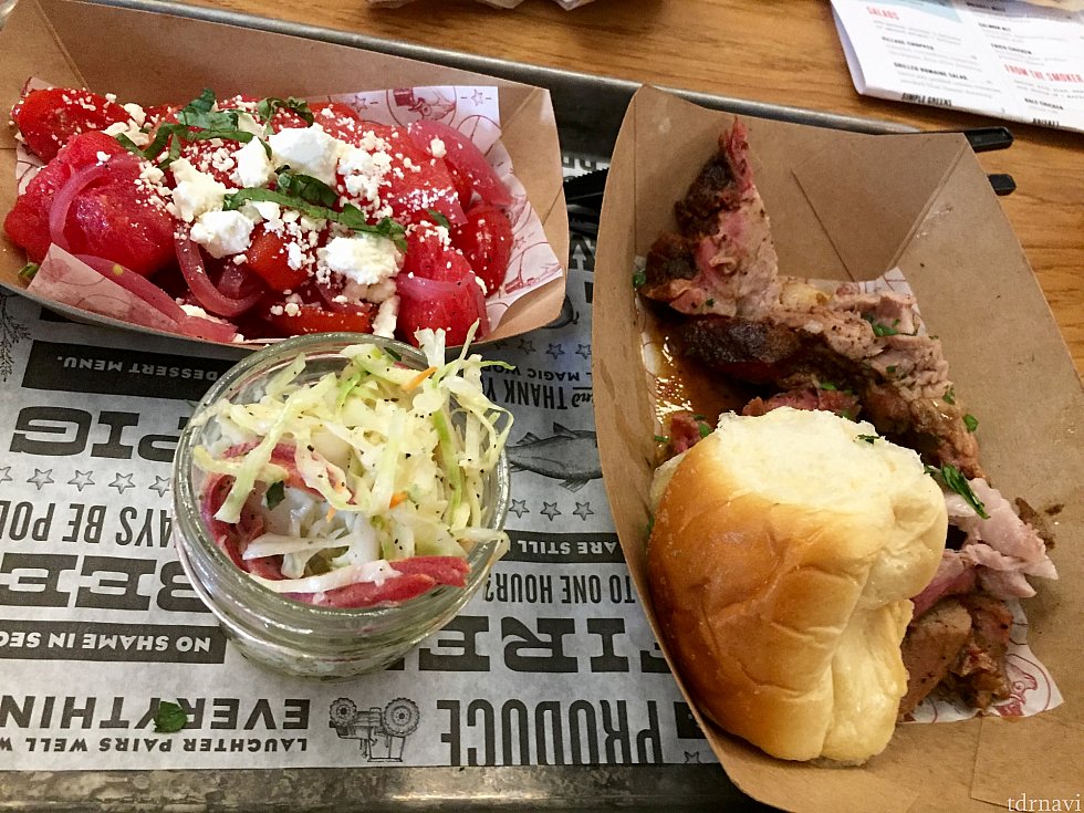 こちらは「pork shoulder」とスイカサラダ。$15。こちらのポークも脂がのっていて美味しかったです。スイカサラダは甘いスイカ、ネギ、プチトマトがビネガー系のドレッシングで和えてあります。