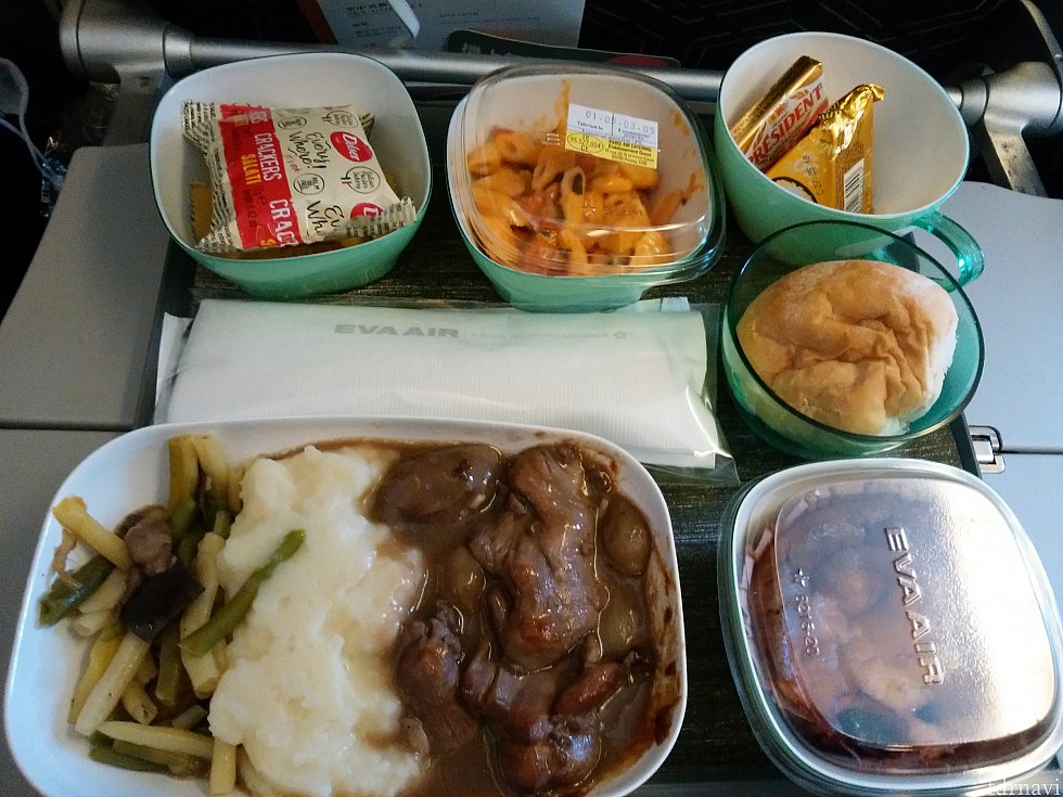 食事もサンリオかと思いきや世の中そんなに甘くはなく普通のご飯でした。でも美味しかったです。