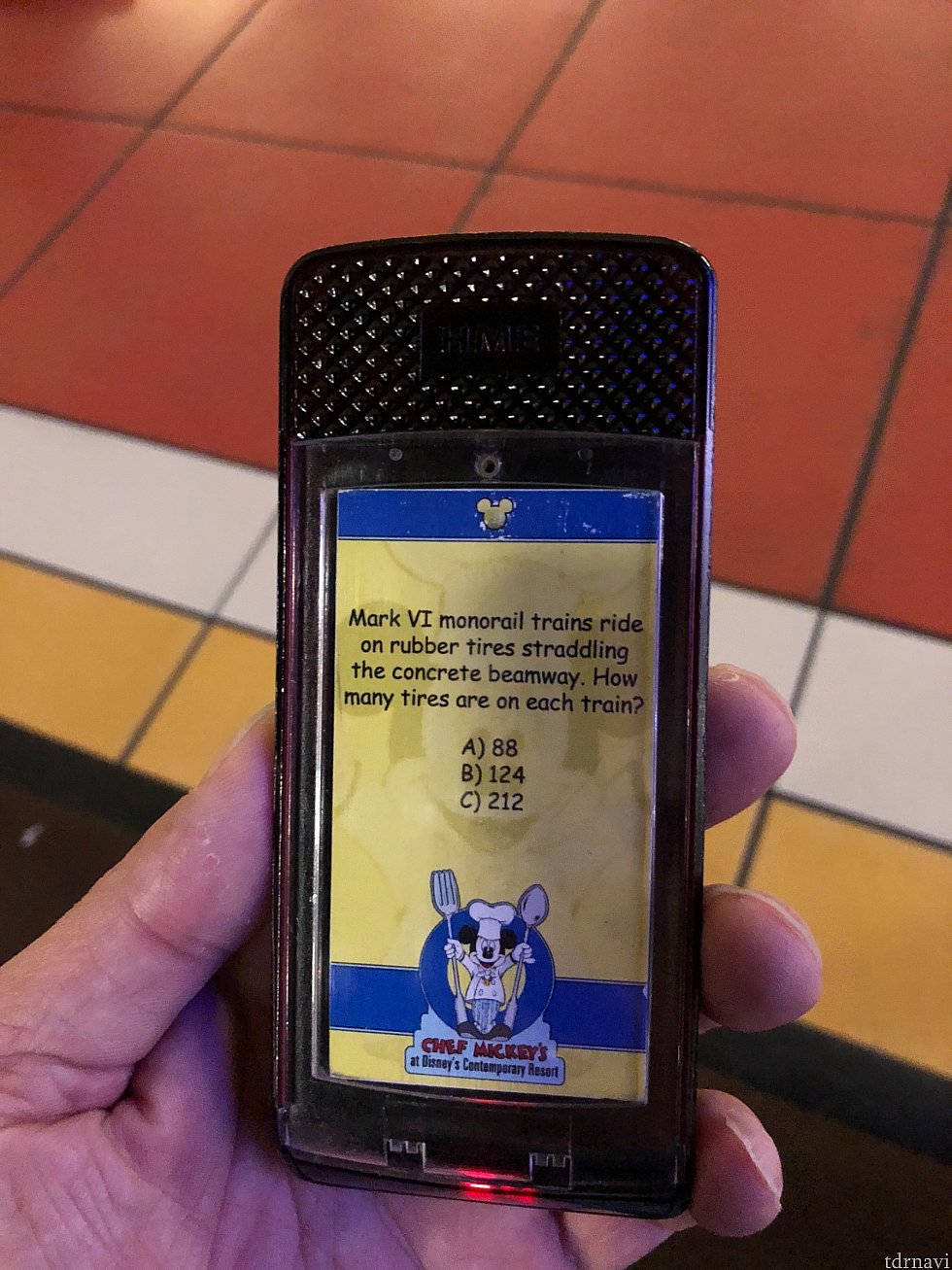 他のレストランと同じで、チェックイン後、呼び出し機を渡されます。
バイブしたら案内されますよ。