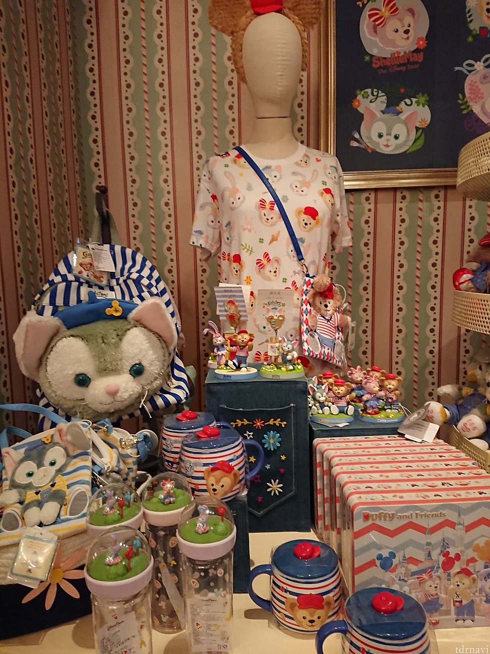 こちらもTシャツやマグカップ、置物、お菓子、ぬいばなどたくさんありました。