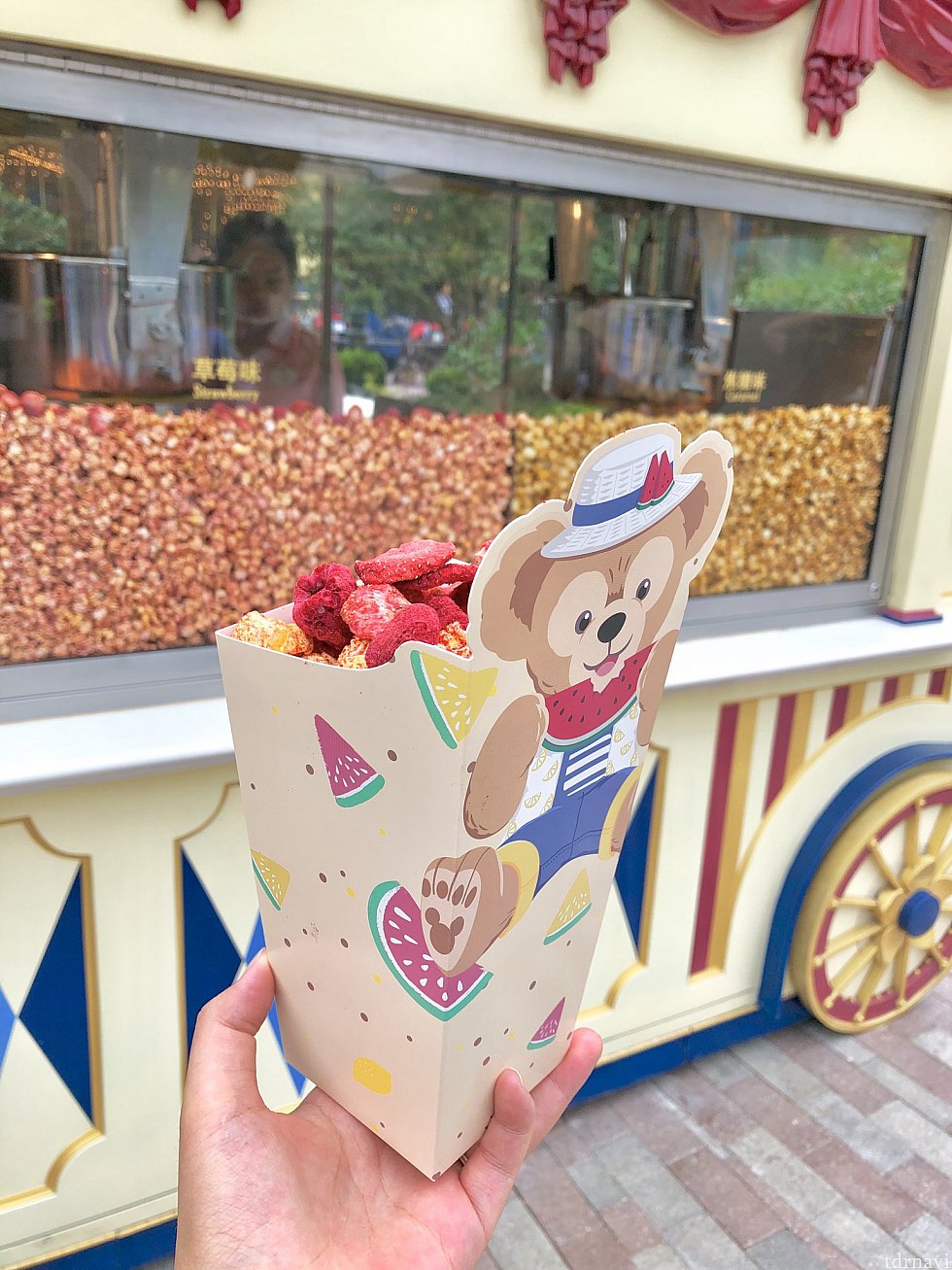 イチゴ味をレギュラーボックスで。
見た目が可愛い♡箱のデザインも時期によって変わります