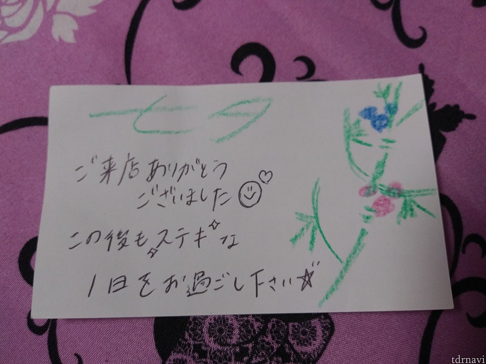アンケートに答えると待ち受けプレゼントの裏に素敵なメッセージと絵が😆
帰宅して、荷物整理してて気付きました😅
こういうの嬉しいですね~💕