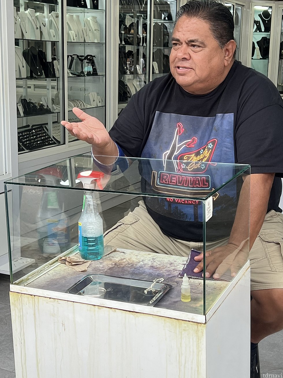 本物の金属の実演。本当に欲しいなら、購入品を同じように実験してみるといいかもしれませんね