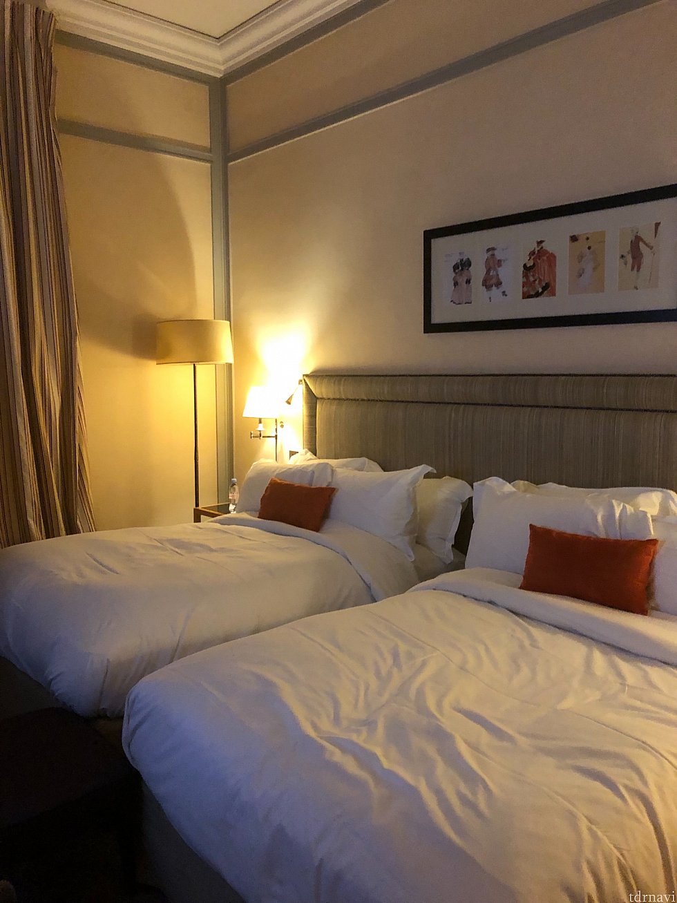 もう一つのお部屋です!こっちの部屋は天井がすっっごく高くてびっくりです!