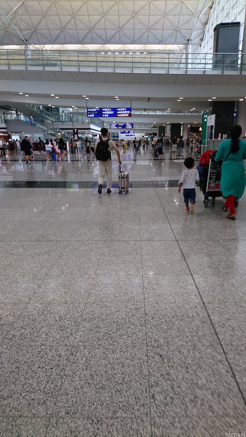 空港の様子です。
普段よりも人が少ないです。