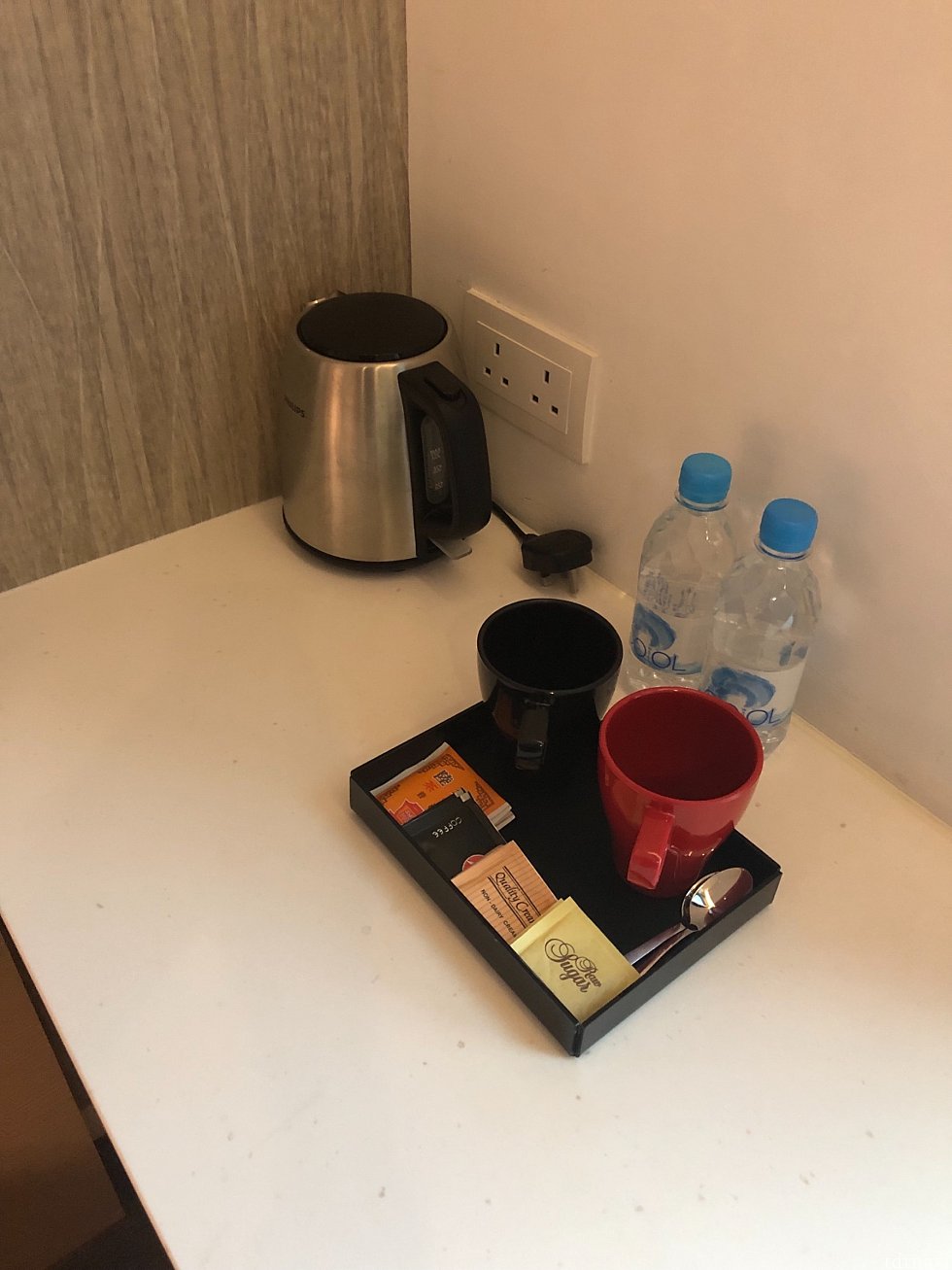 水は毎日2本ずつ無料でくれます。