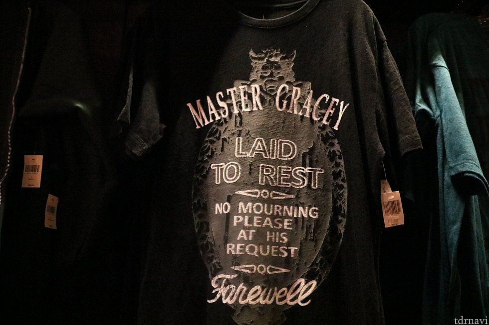 有名な入り口のプレートデザインのTシャツ