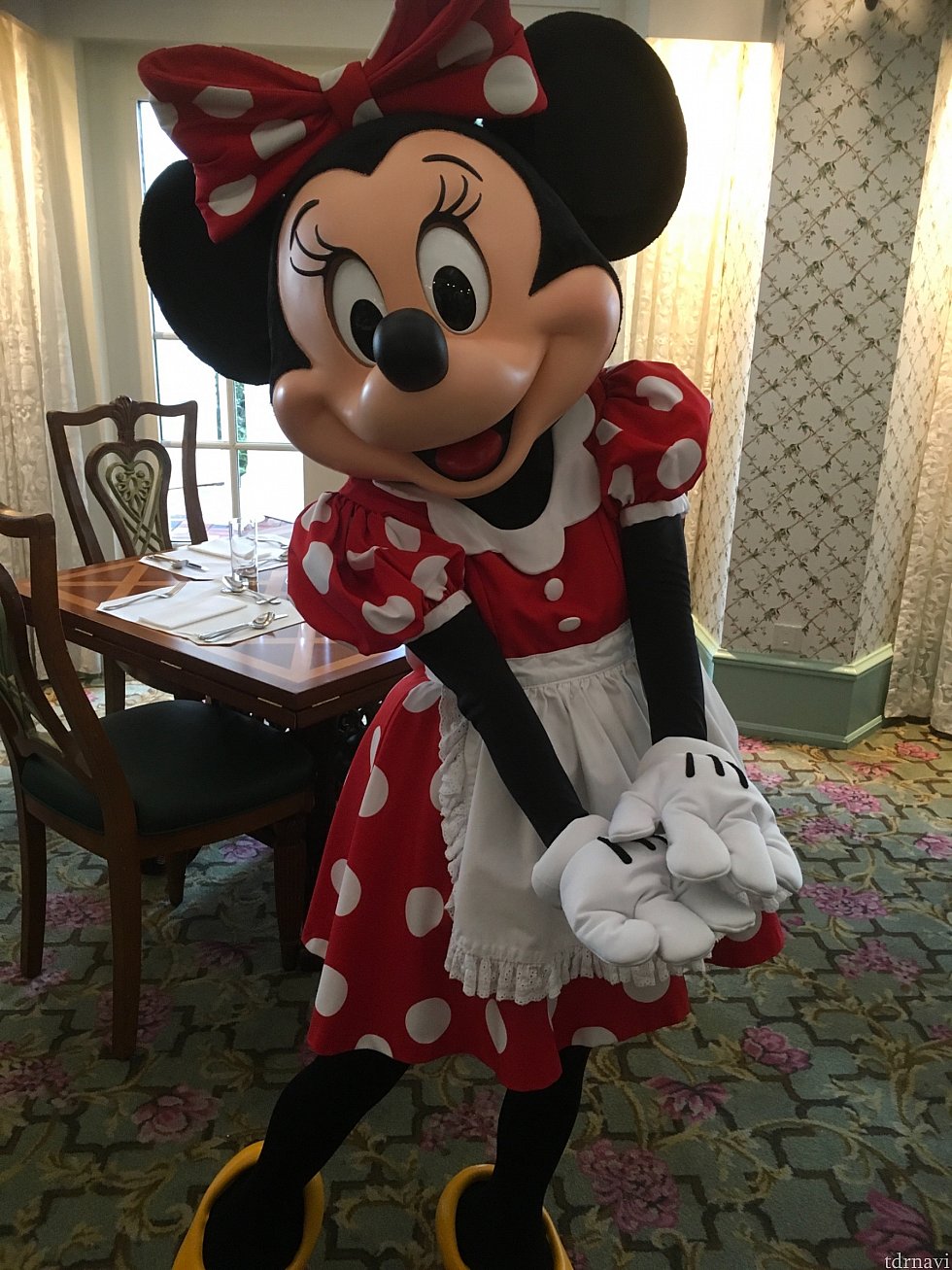 ここからはキャラクターを。ミニーちゃんはエプロン姿で