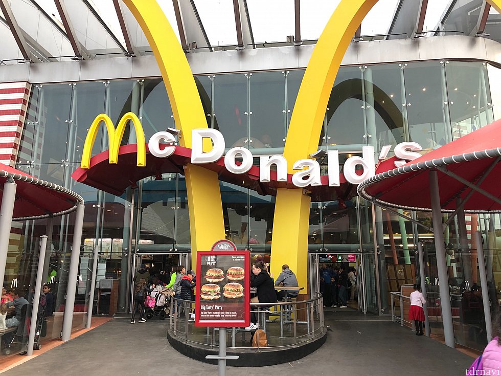 ヴィレッジにはマクドナルドもありました!
私達はここでテイクアウトしてお部屋でお夕飯にしました!