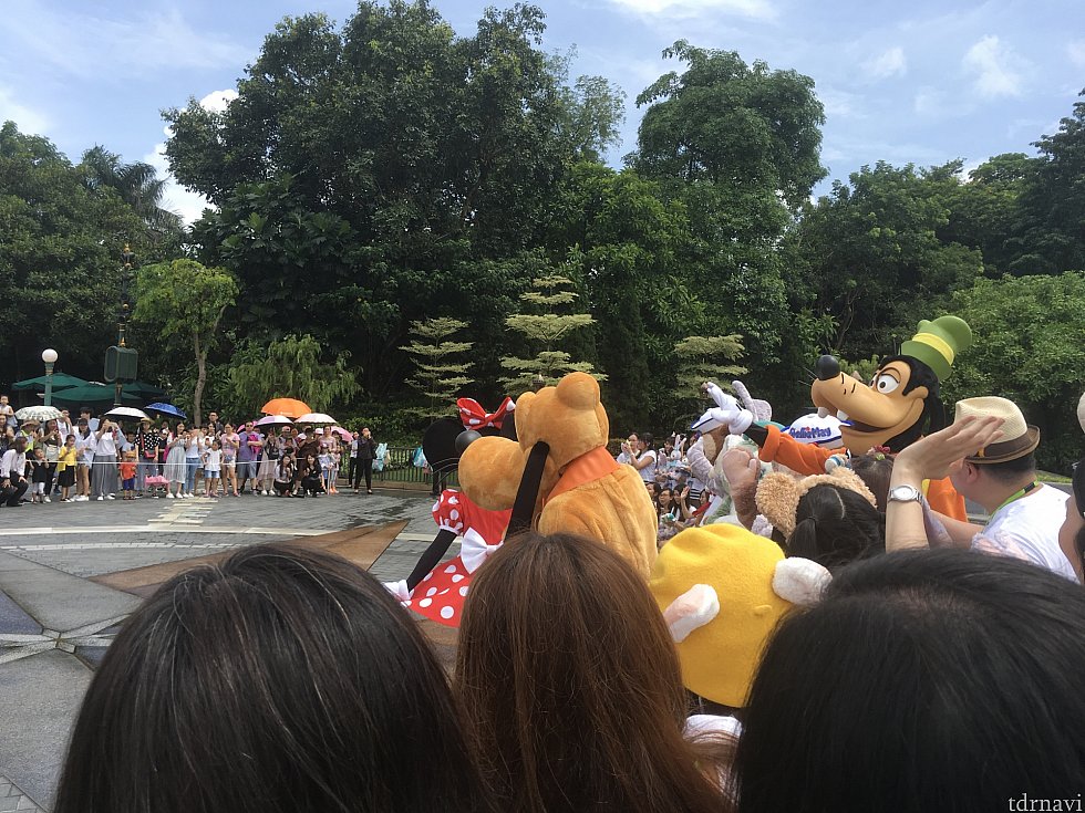 40人のゲストがワサワサ集まり、記念撮影!