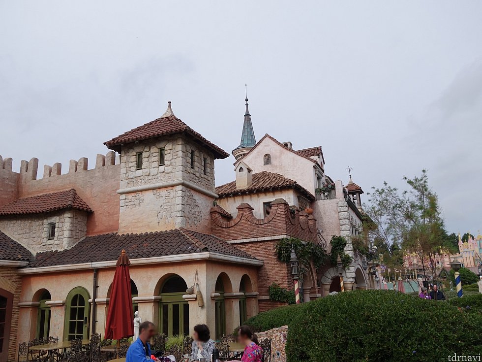 なんだかディズニーシーのようなイタリアの街並が出現!