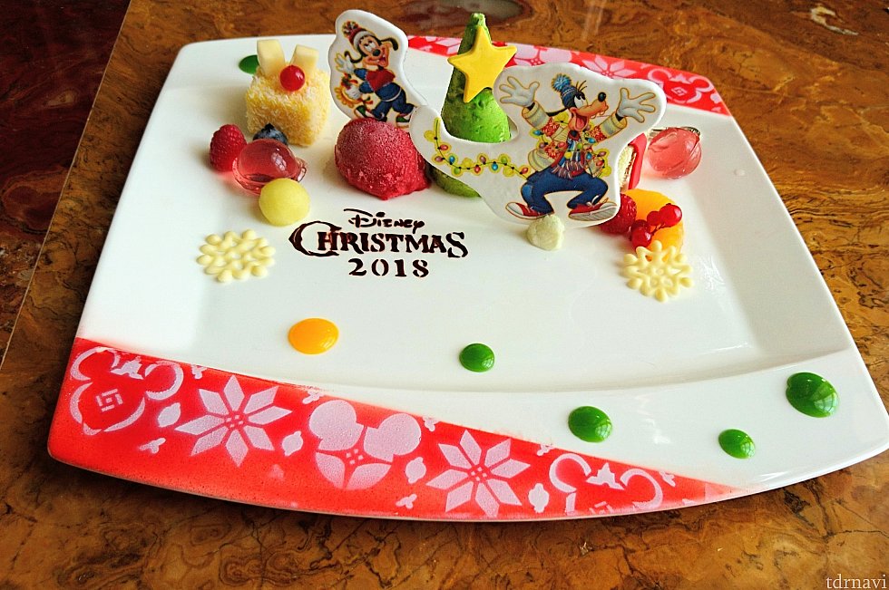 仲良くクリスマスツリーを飾りつけ💕