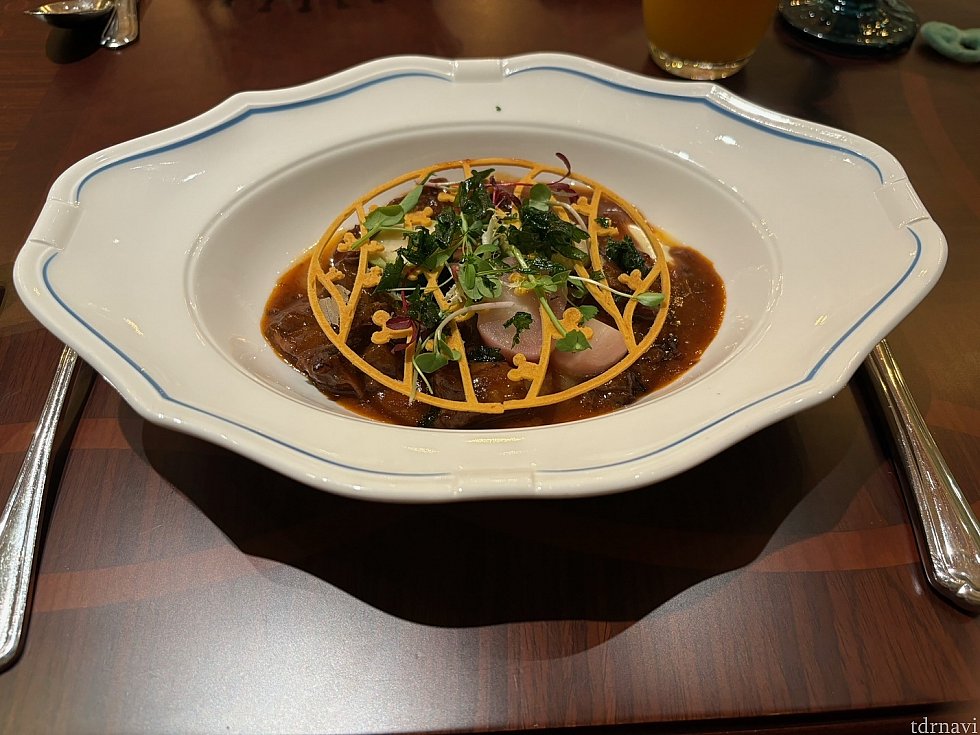 メインのBeef Cheek Ragout with<br>
Mashed Potato and Brussels Sprout