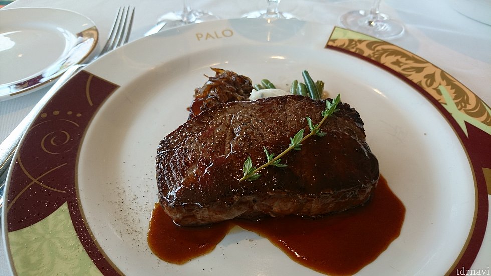 メインのカットサーロインです。
意外と大きいですが、ペロッと食べちゃいます😁