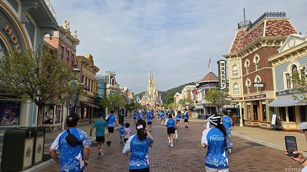 見慣れたパークを自分のペースで走ります