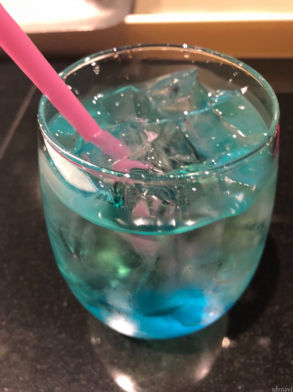 ウェルカムドリンクでノンアルコールカクテルをいただきました♪