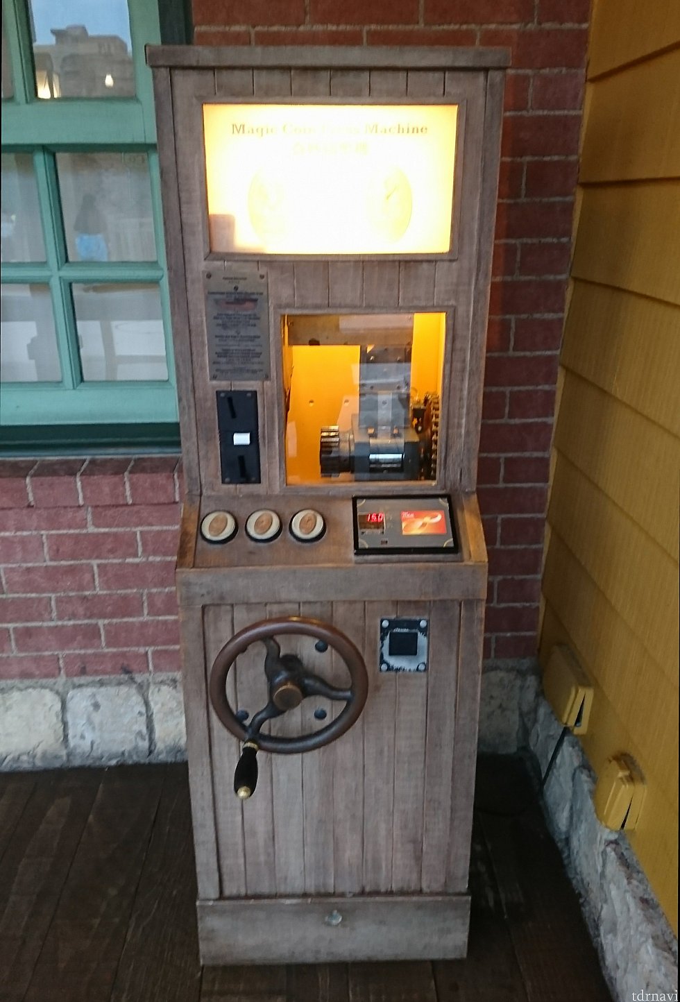 グリズリー・ガルチのラッキーナゲット・サルーン横のマシーン。
