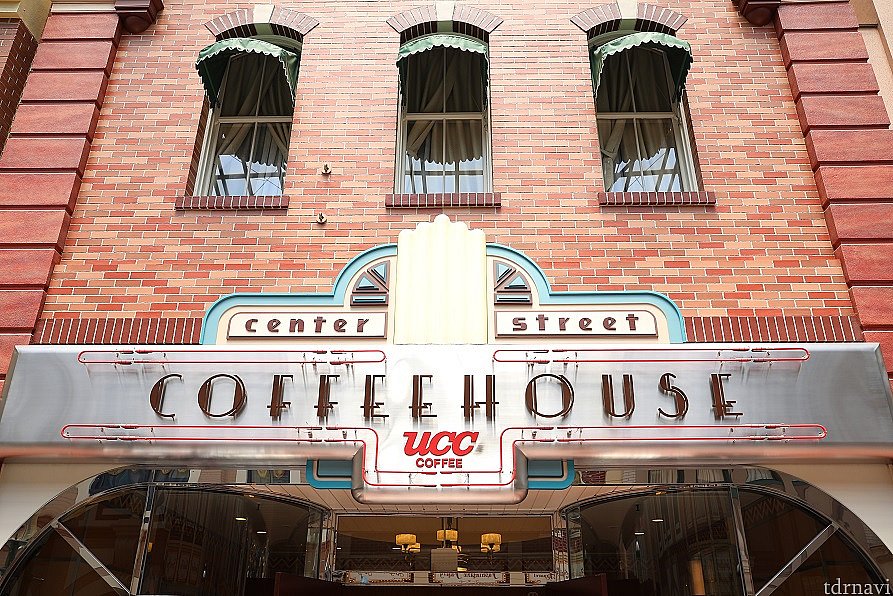 店舗看板のアップです!
シルバー地にスポンサーのUCCが眩しい!?