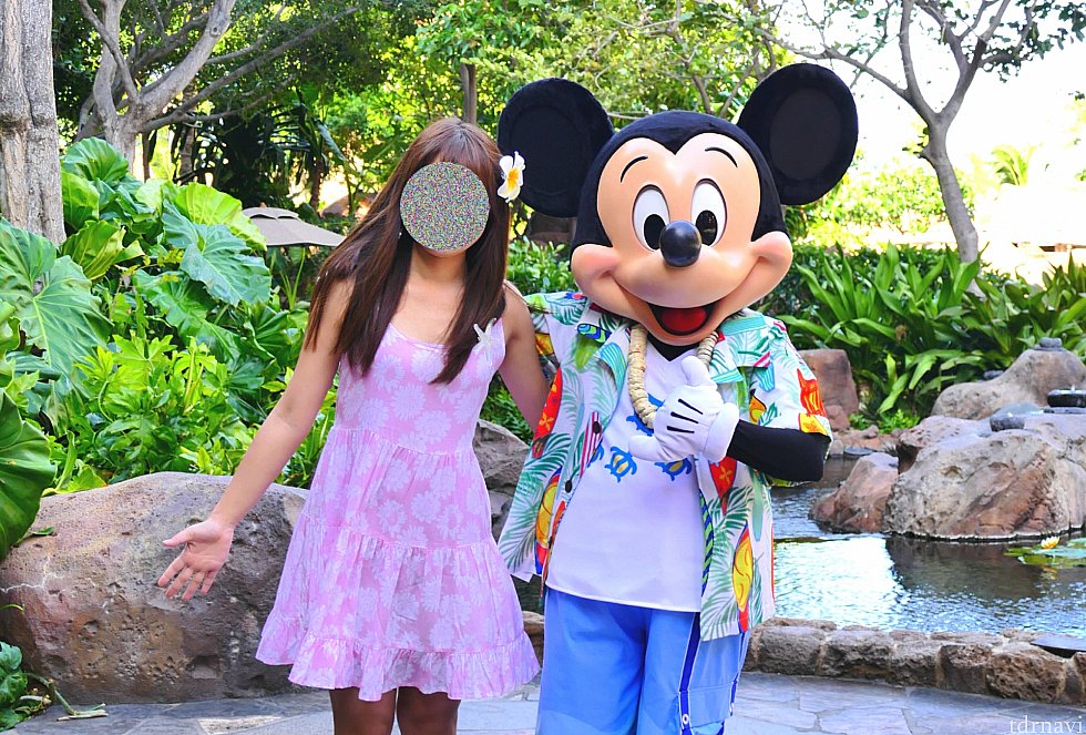 ミッキーでは入口で記念撮影です♪後で撮ってもらった写真を購入することもできます。