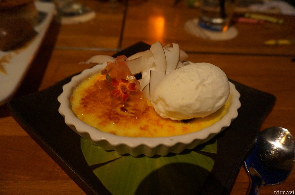 ココナッツアイスつきのプリン。1番美味しかったかな♪