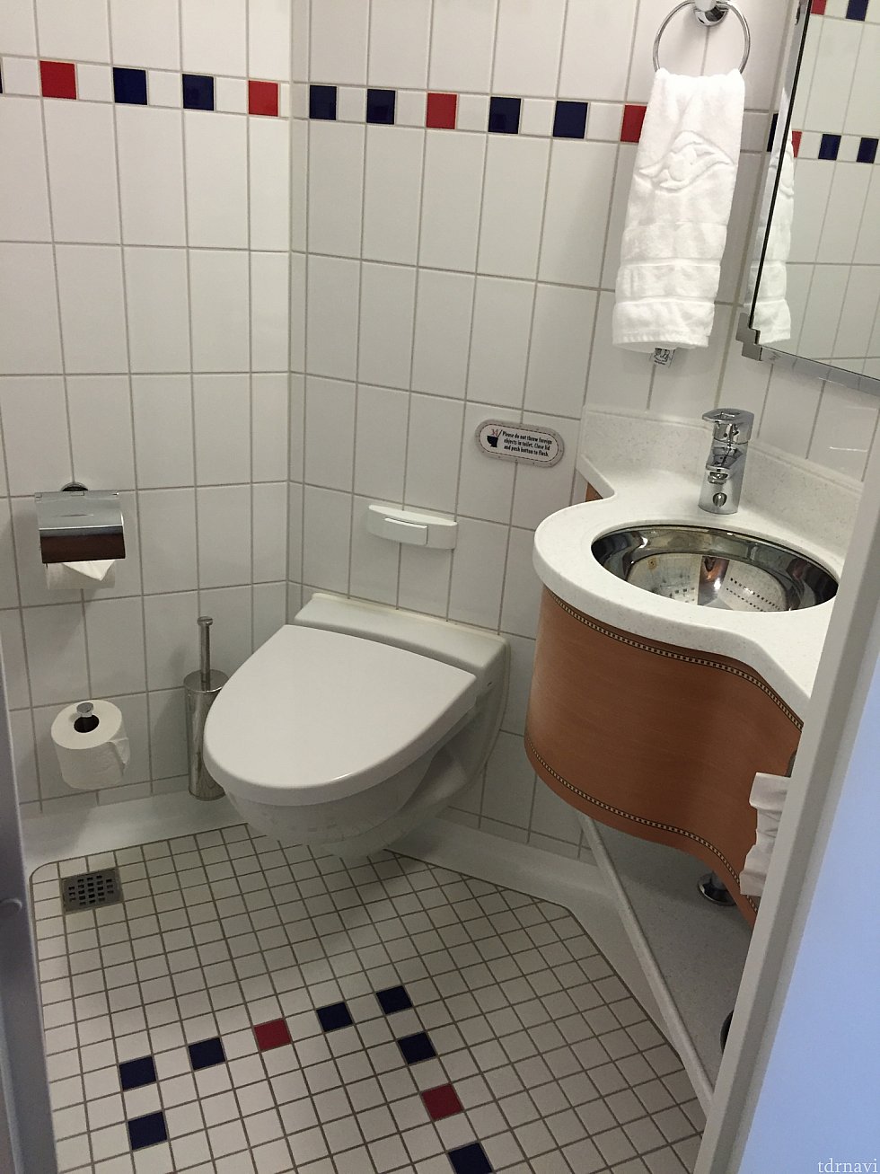 トイレは広々〜♪