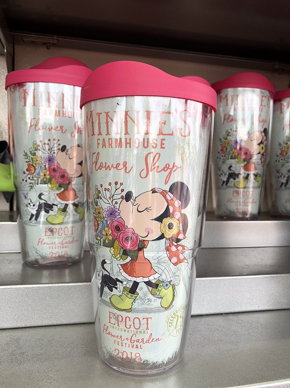 続いてはドリンクウェア。こちらのボトルはイベント公式ロゴが入ったウォーターボトル。$26.99