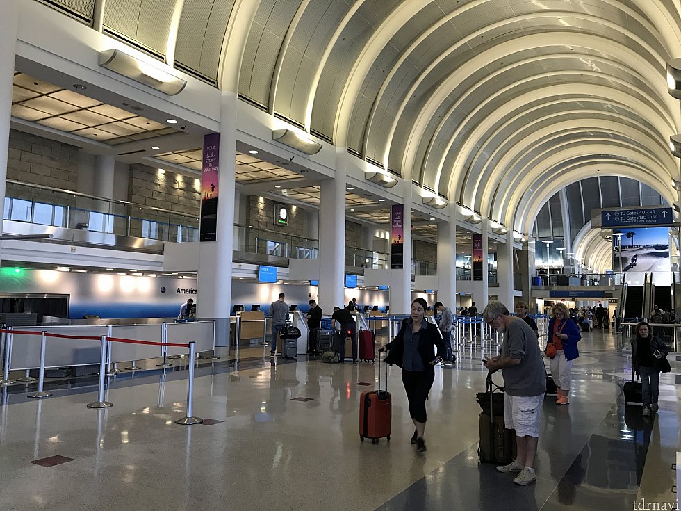 LAX T4