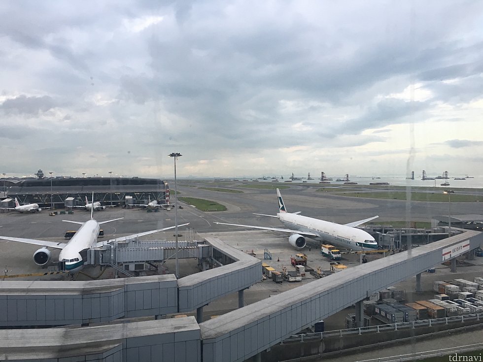 今回のお部屋からの眺め。
キャセイの飛行機がたくさんとまってました✈️