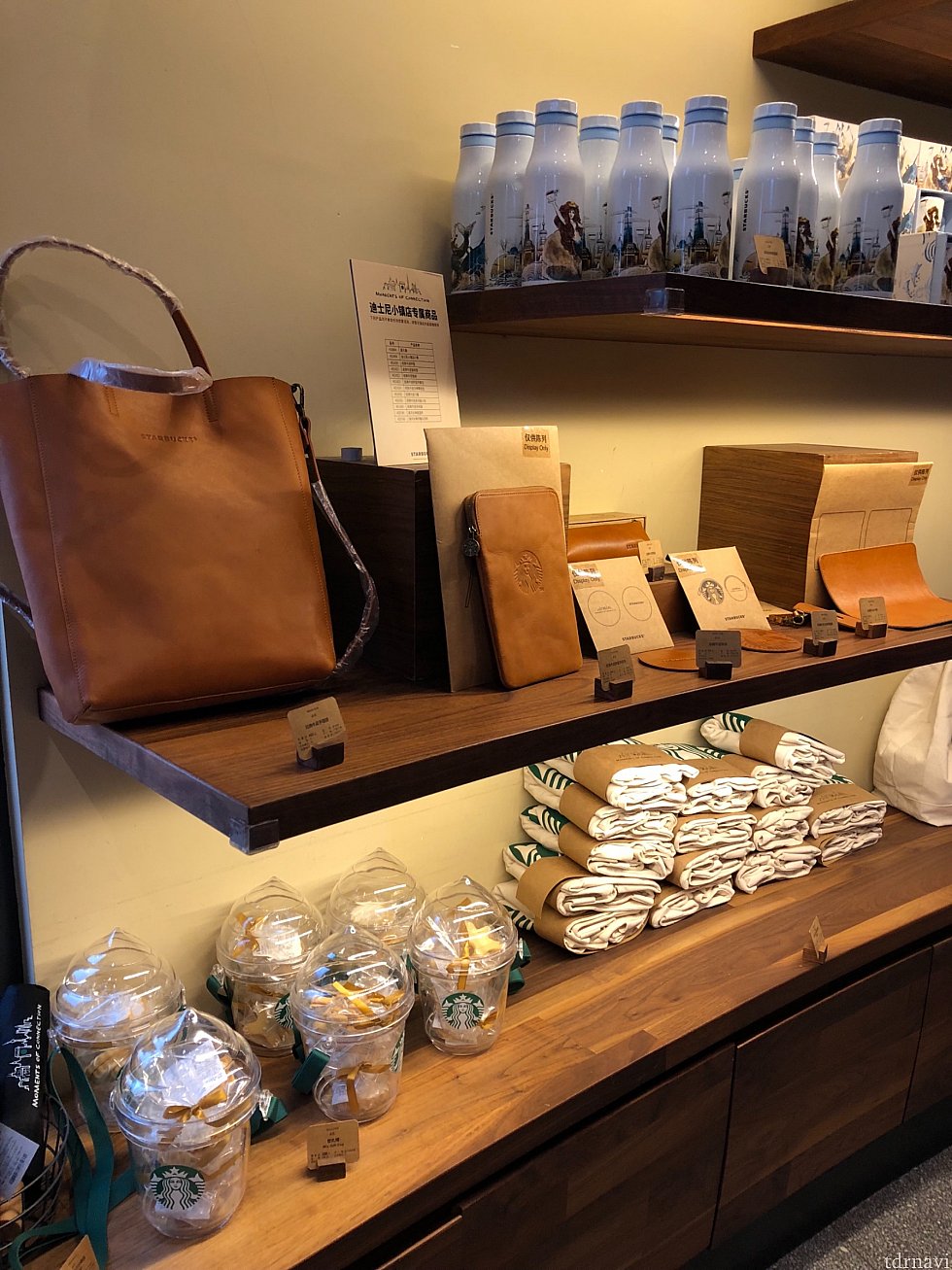 ディズニータウン店限定グッズも