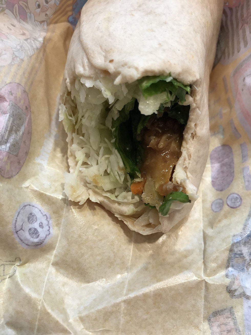 中身はこんな感じです。焼肉が中央にある感じです。