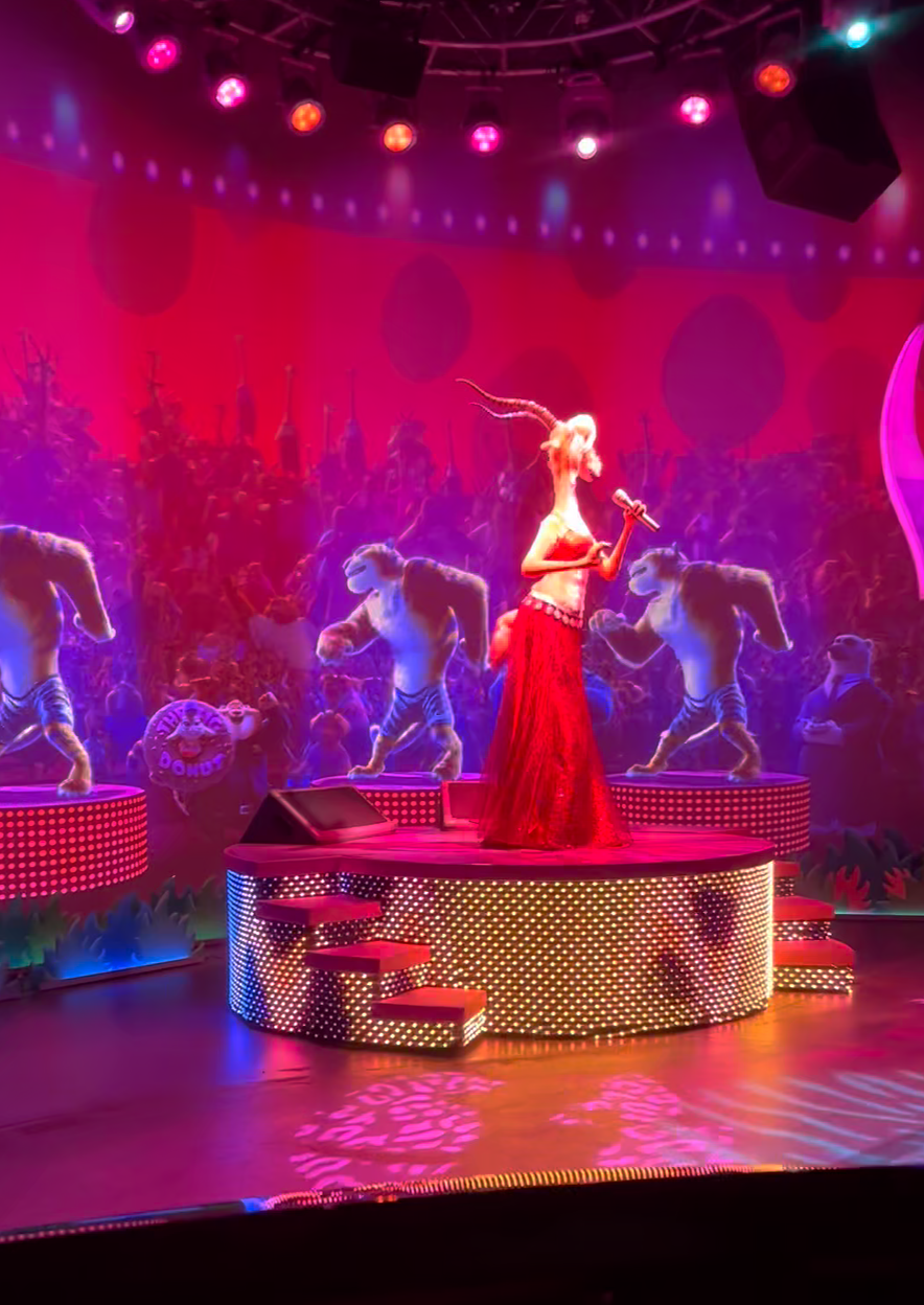 アトラクションのエンディング曲が変わりました