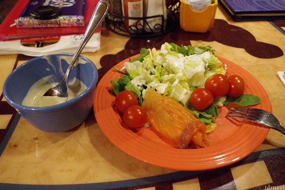 野菜は生野菜のみです。トマトが固かった。