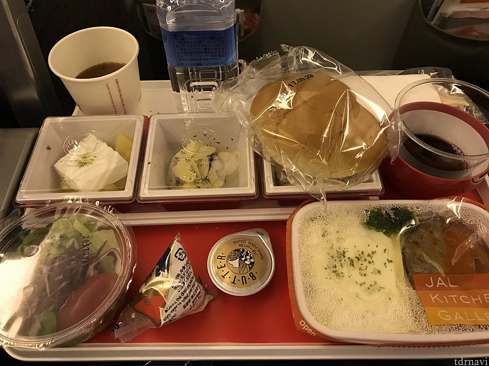 行きの最初の食事です。