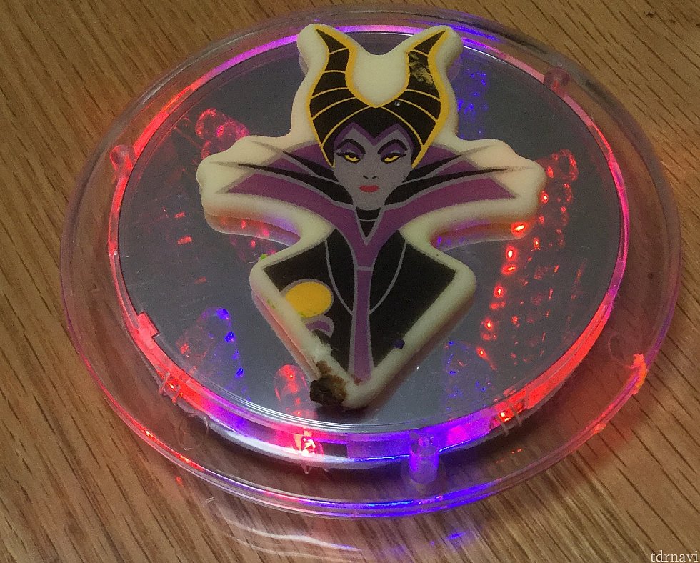 上にのってたマレフィセントチョコと一緒に