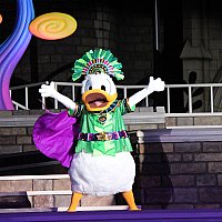 6年ぶりの夜のキャッスルショー！「オー！サマー・バンザイ！」中央