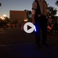 ゲスコンさんがテープを貼るのに合わせて通路後方最前列に並ぶのが吉 スター ウォーズ ギャラクティック スペキュタクラー フロリダ