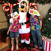 限定1500個★グーフィー Goofy サンタグーフィー ハーモニーキングダム 開園前でも会える！サンタグーフィーとグリグリしよう♪ クリスマス