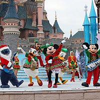 とっても可愛いパリのクリスマスショー🎄スティッチマス