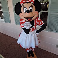 ミニーちゃんにはお友達がいっぱい！賑やかなキャラクターダイニング