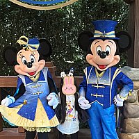 10周年衣装のミッキー＆ミニーとグリーティング！