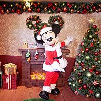 クリスマスのコスチュームが一新！今年はサンタミッキー