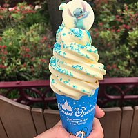 新登場✨スティッチのパイナップル風味ソフトクリーム