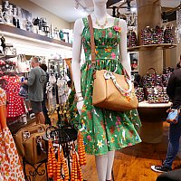 disney dress shop カリブの海賊 ワンピース（DLR）ディズニー アナハイムでもDress Shopのワンピースが買える！ グッズ・お